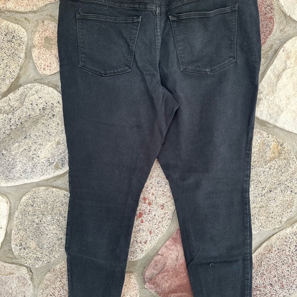 Universal Thread Dark Wash High Rise Jeans - Picture 2 of 3
